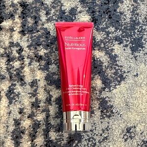 Estee Lauder Nutritious Super-Pomegranate Cleansing Foam - Vibrant Red
